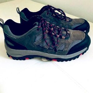 NWOT Bearpa hiking shoe/sneaker